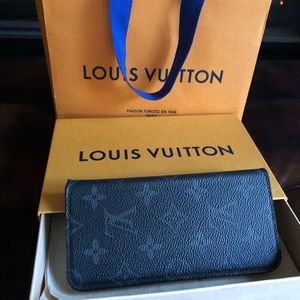 Auth. Louis Vuitton Blk/Gr Phone Cover/Wallet